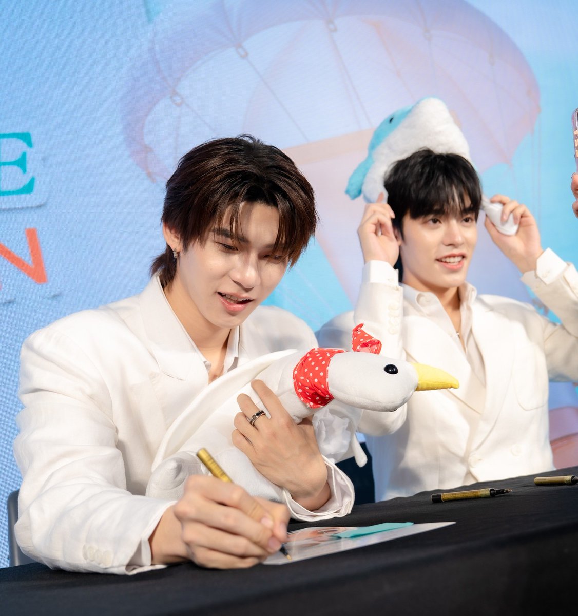 millebeaute_th's tweet photo. 📸 Recap บรรยากาศงาน Mille Clear Acne & Sun Protection with TeeTee-Por 💖 เมื่อวันที่ 23 มิ.ย. 69 ที่ผ่านมา

เต็มไปด้วยรอยยิ้ม ความสุข และโมเมนต์สุดพิเศษตลอดทั้งงาน 🥰✨
ขอบคุณ “ตี๋ตี๋-ป๋อ” ที่มาร่วมสร้างความทรงจำดีๆ และมอบความสุขให้กับผู้โชคดีและแฟนๆ ทุกท่าน @twnpich @porsuppakarn 

ขอบคุณทุกการซัพพอร์ตและความรักที่มอบให้มิลเล่เสมอ 💕
แล้วพบกันใหม่ในกิจกรรมครั้งหน้านะคะ

คลิกชมภาพบรรยากาศแบบจัดเต็มได้ที่ Facebook : Mille Thailand >> https://t.co/wSnNuK341w

#MilleacneandsunxTeeTeePor #MilleBeaute #มิลเล่ #MillexTeeTeePor #teeteepor #twnpich #porsuppakarn