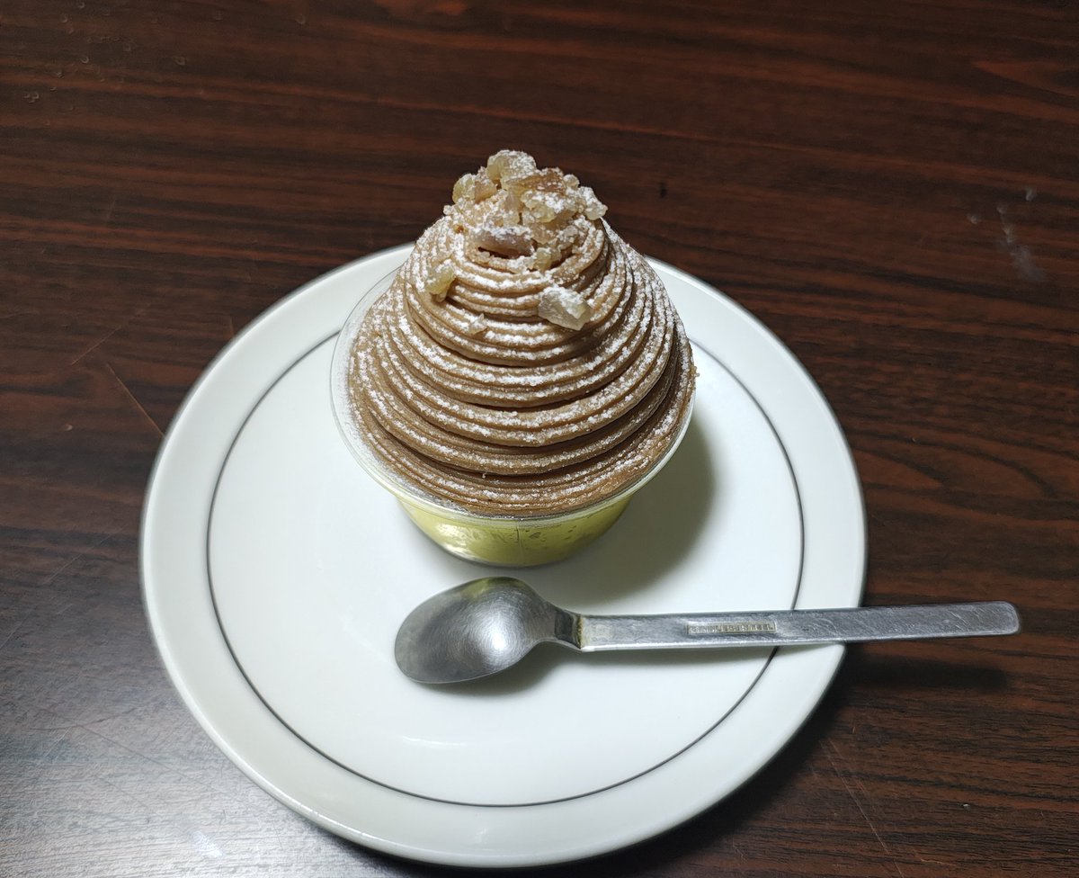 MYOGhayare's tweet photo. 今月のケーキ。モンブラン

とても美味しかったですけど、メレンゲ土台よりスポンジのほうが好きですかね。

本当はスフレチーズケーキかティラミスの予定だったのですが、売り切れでした。(´・ω・`)

来月は予約しておこうかな。 https://t.co/RTmHRb4GnS