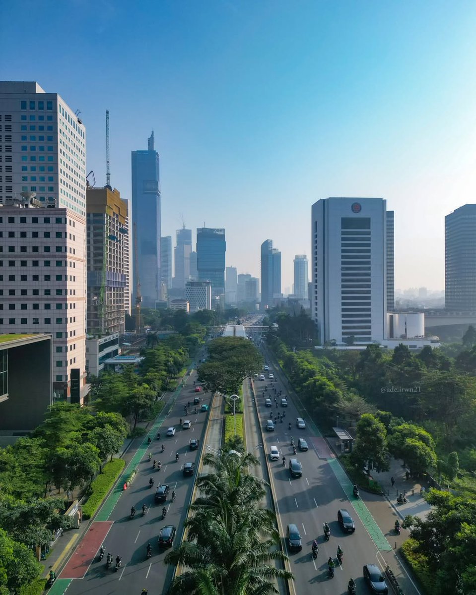 hikingtheglobe0's tweet photo. Can you identify this city? https://t.co/w3a6CIHMMg