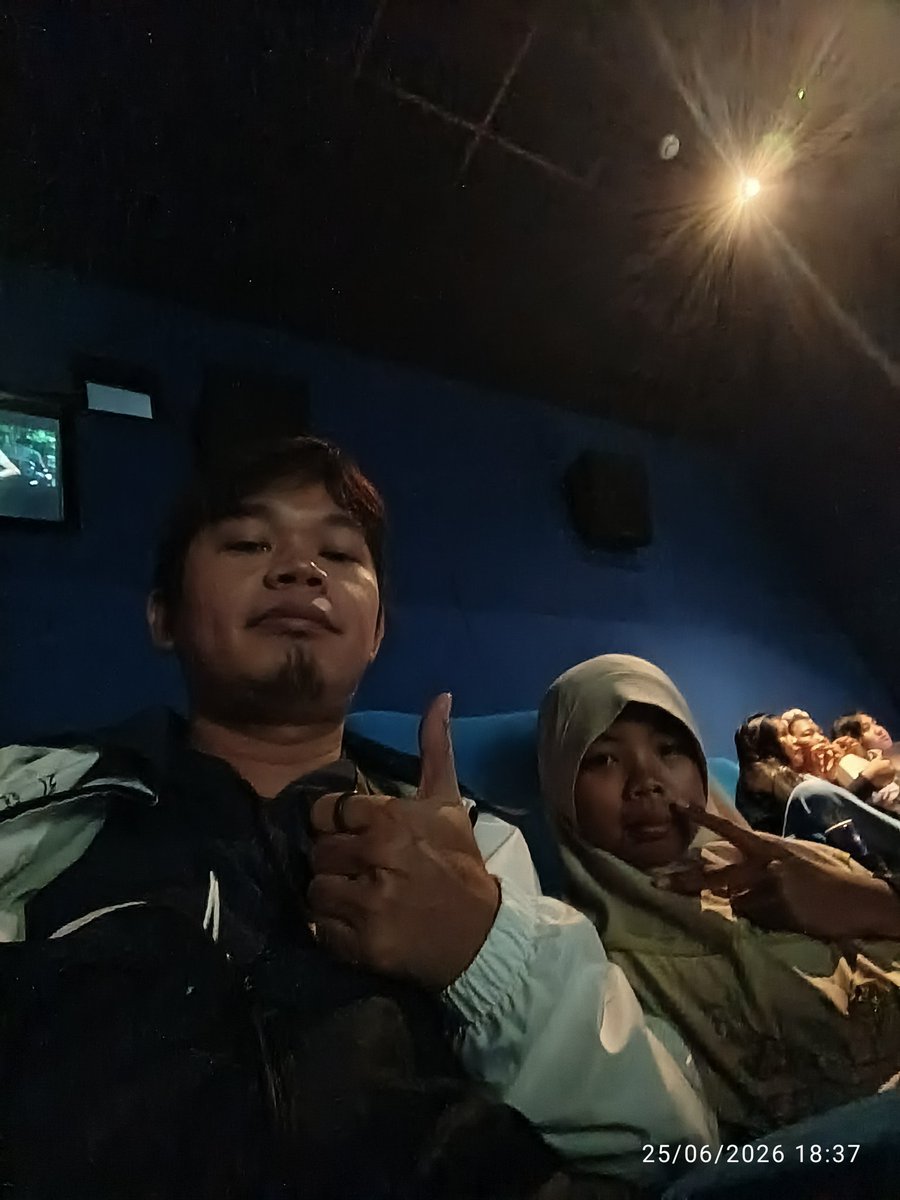zam_roo's tweet photo. Nonton sama ponakan jadinya, Ibuku gak mau hmm https://t.co/M8Avg7WwJR