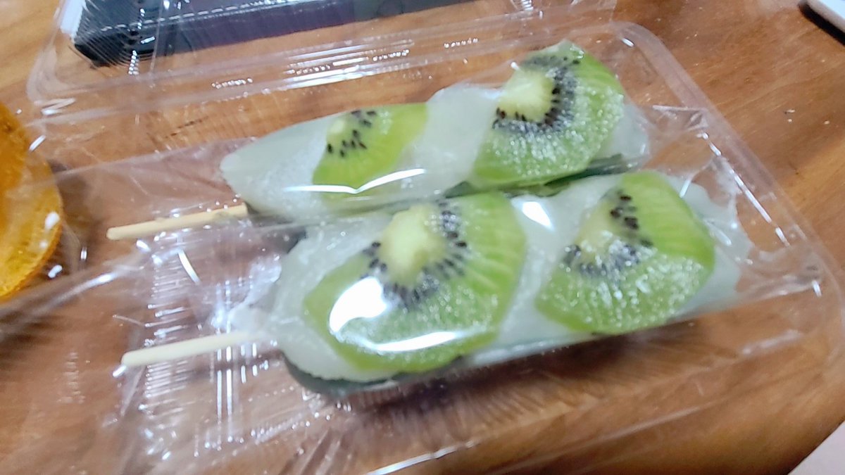 tennukoco's tweet photo. 期間限定らしい🍡
やぱ和菓子よね https://t.co/fSfeL3Gob6