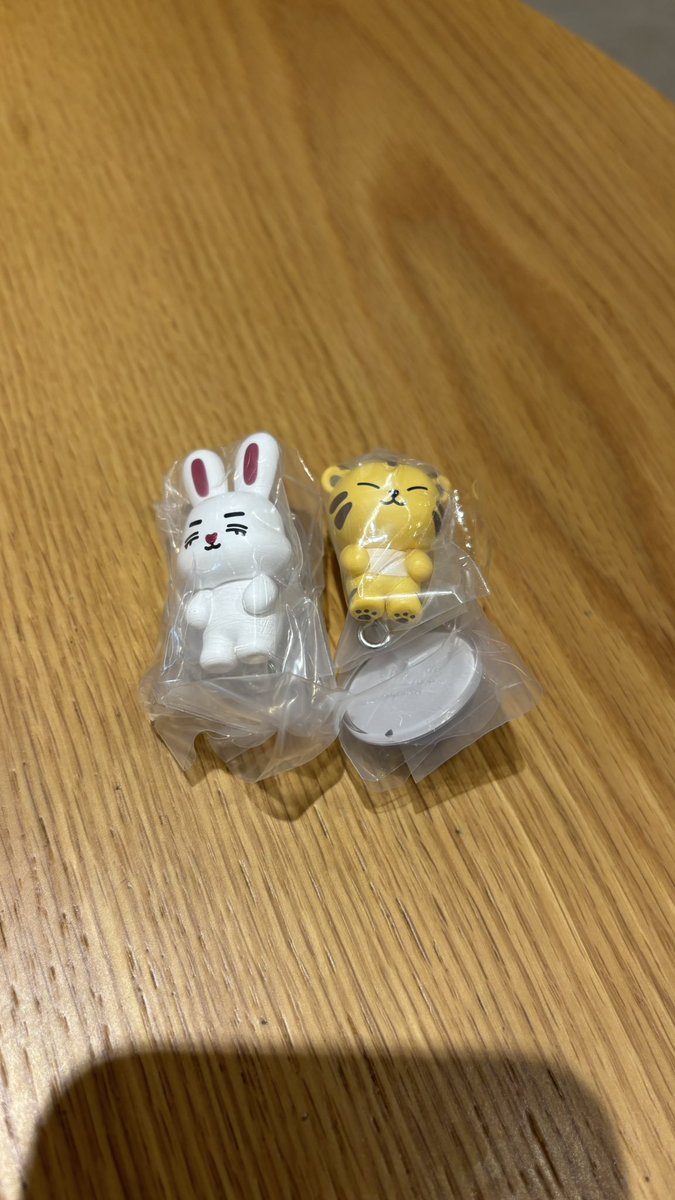 akwonwoo17's tweet photo. @momo_jin1222 検索より失礼します。
当方ホシ🐯⛓️を所持しております。ウォヌの🦀との交換可能でしょうか？ご検討お願いいたします。 https://t.co/V7LRhV8eot