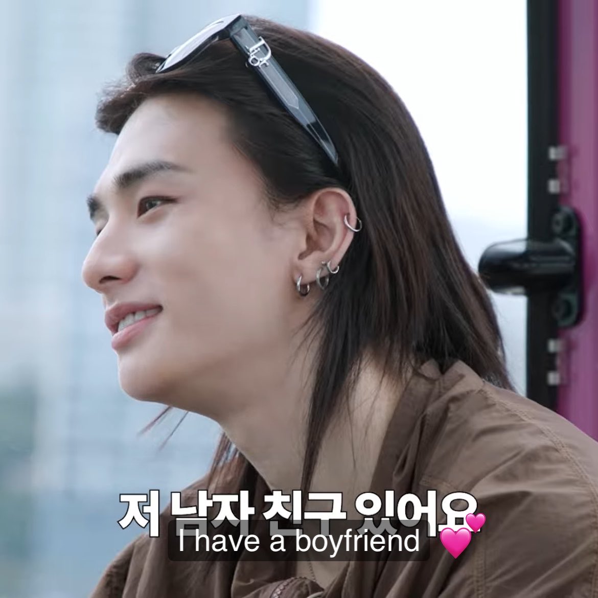 hyunnnlixie's tweet photo. he finally learned the word 😭 https://t.co/FLYEEZhDCc