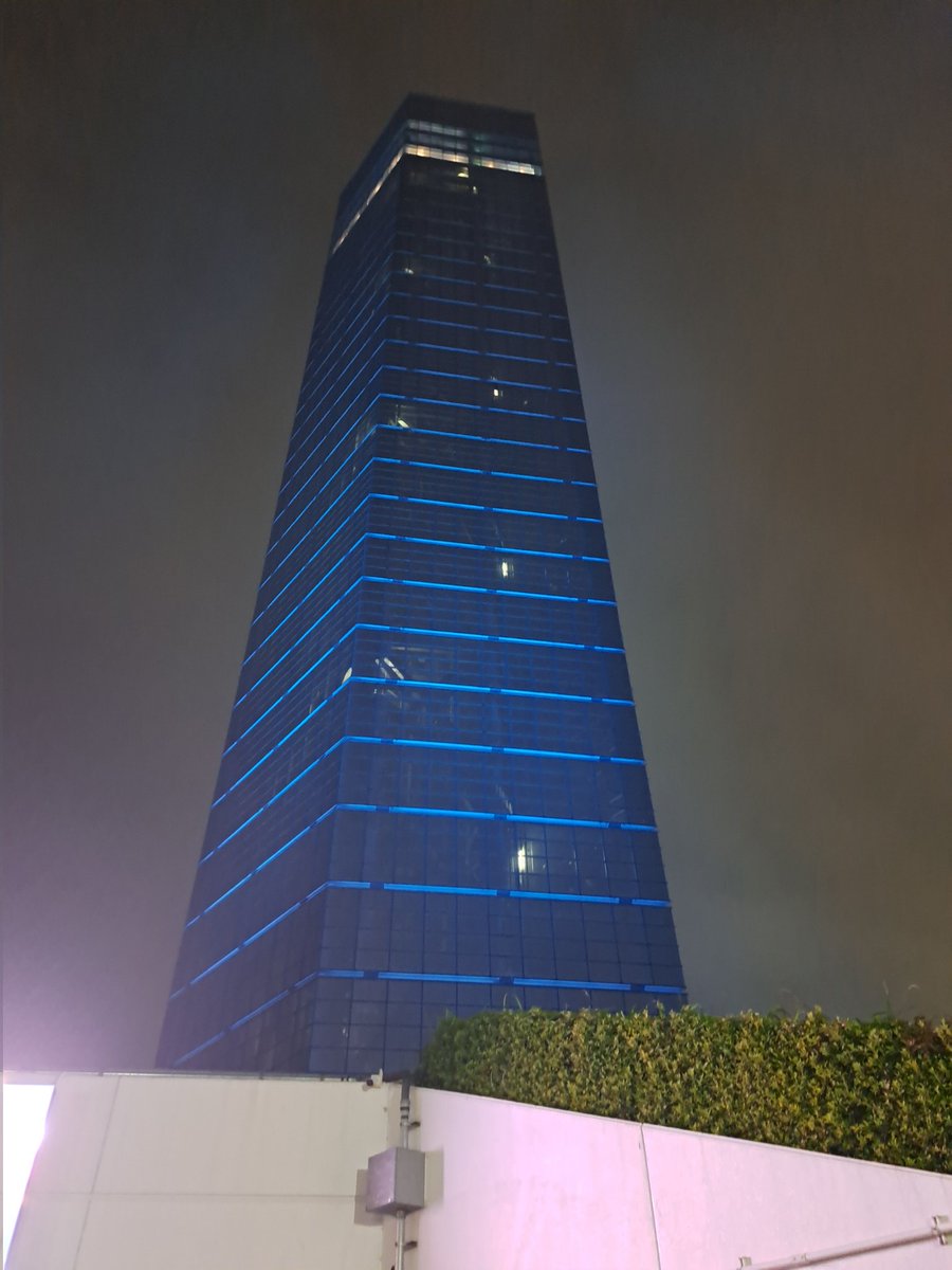 chiba_porttower's tweet photo. 明日の⚽️W杯⚽️日本代表応援いたしまして、恒例のサムライブルー🌟

頑張れ日本🌈 https://t.co/yPQ9W77J6Q