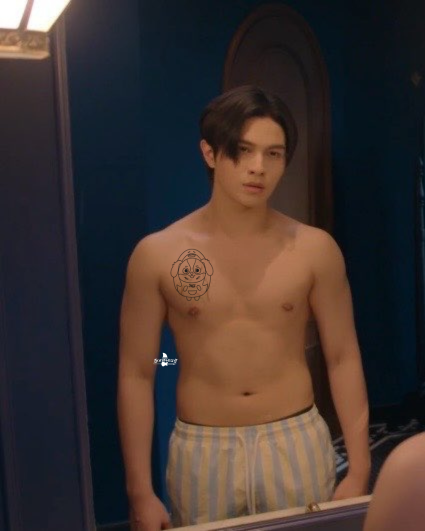 laoong_namm's tweet photo. เอารูปไปขยายมาค่ะ รู้ละว่าโรมสักลายอะไร แท่นแท้น~

#PeachAndMeSeries
#williamjkp https://t.co/oQFUtOJeG5