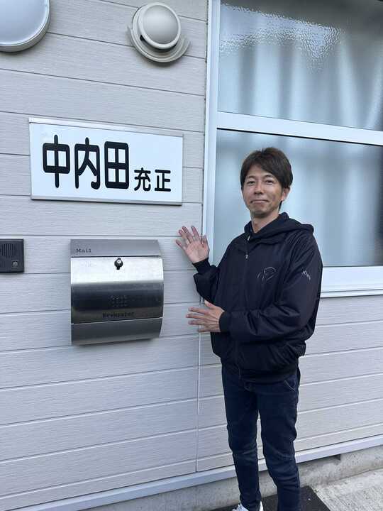 netkeiba's tweet photo. 【最近の和田竜二先生】

メガネ姿のお写真をいただきました。本日のnetkeibaコラムにも掲載されています。

(写真提供：和田竜二調教師)

▼記事はこちら
https://t.co/GrPTD4JLsn https://t.co/9Tpn99RxT0