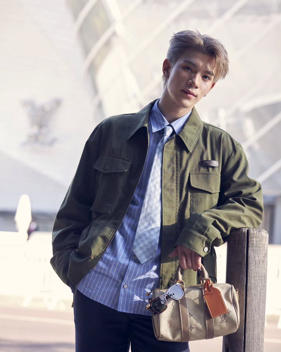onedayspn's tweet photo. หล่อเนาะ LV ตาถึงมากกก พี่ฝรั่งเกิดและโตที่ปารีส หล่ออย่างกับพระเอกหนังฮอลลีวูด คนส่งแบรนด์ แบรนด์ส่งคน ✨✨✨✨

FOURTH SHINES AT LVSS27 SHOW
#LVMenSS27xFourth #LVMenSS27 #LouisVuitton #Fourthnattawat https://t.co/IfJokgNGST