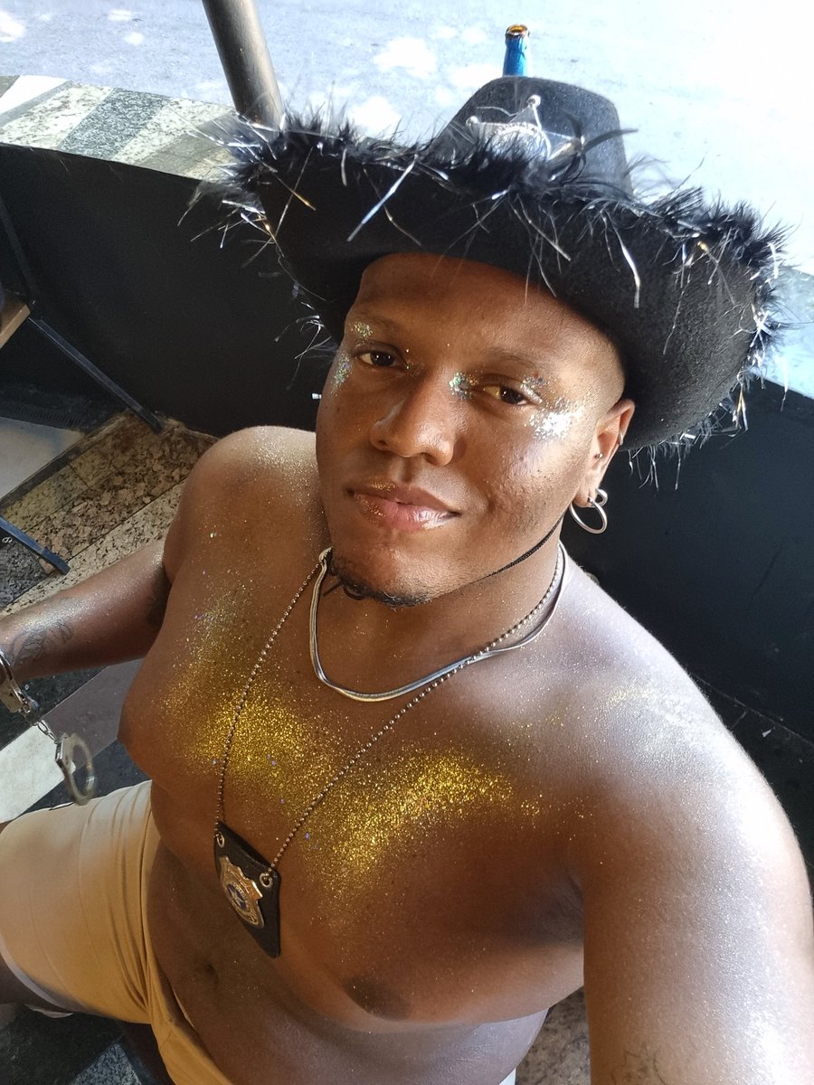 soujvic's tweet photo. bom dia com #tbt de um carnaval bem vivido😮‍💨🤧 https://t.co/Ow3qdmZqRc