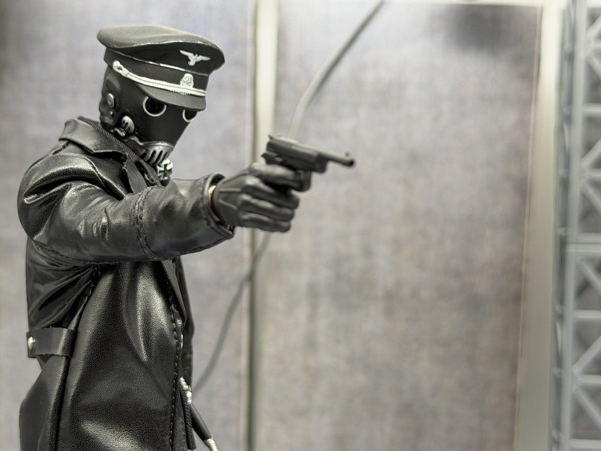 maruyou001's tweet photo. Tem Studio × Skull toysより
クロエネンが来ました。

衣装は布かつ上着は合皮なので質感抜群
帽子はヘッドにジャストフィットするので多少動かしててもポロリはしません。

ハンドガンやソードがついたハンドパーツなど付属してきます。

めちゃくちゃカッコいい
買ってよかった…！ https://t.co/lZYWMd7GtN