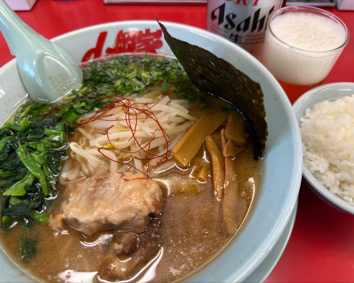 takehiroclimax's tweet photo. 会社帰りラーメン🌇

ラーメン山岡家 羊ヶ丘通店 にて、
豚バラなんこつラーメン に、
ホウレン草増し ➕ 半ライス 🍜🍚
ライスには、ホウレン草と豚バラなんこつも良いですね👍✨　
#食い倒れ https://t.co/so471mUP3i
