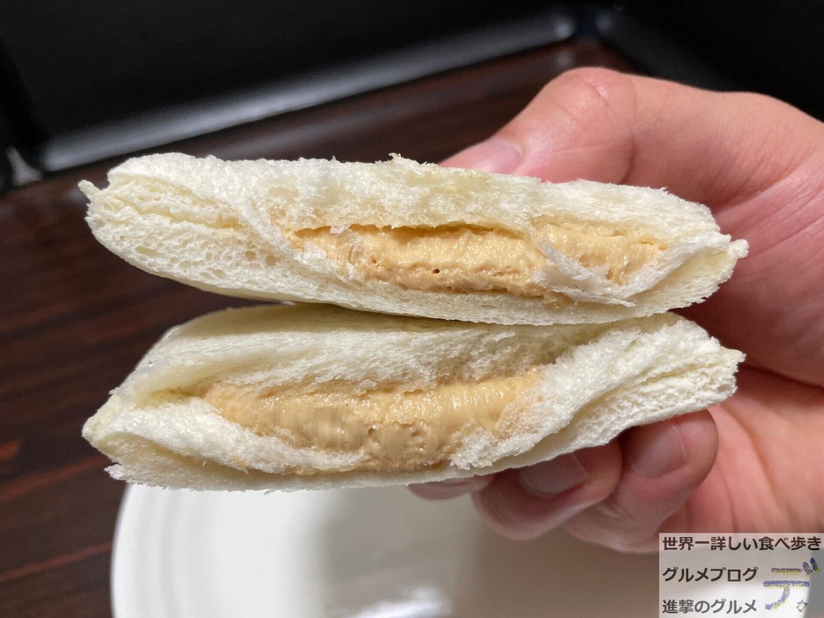 tuuu28283's tweet photo. Brothers and sisters, if you ever visit Japan, you HAVE to try the Peanut Butter Lunch Pack. 🇯🇵🥜🔥

It’s soft, sweet, creamy, and costs only about $1–$1.50! 😳

I love American peanut butter, but this thing is dangerously good.

Have any of my American brothers and sisters tried it before?