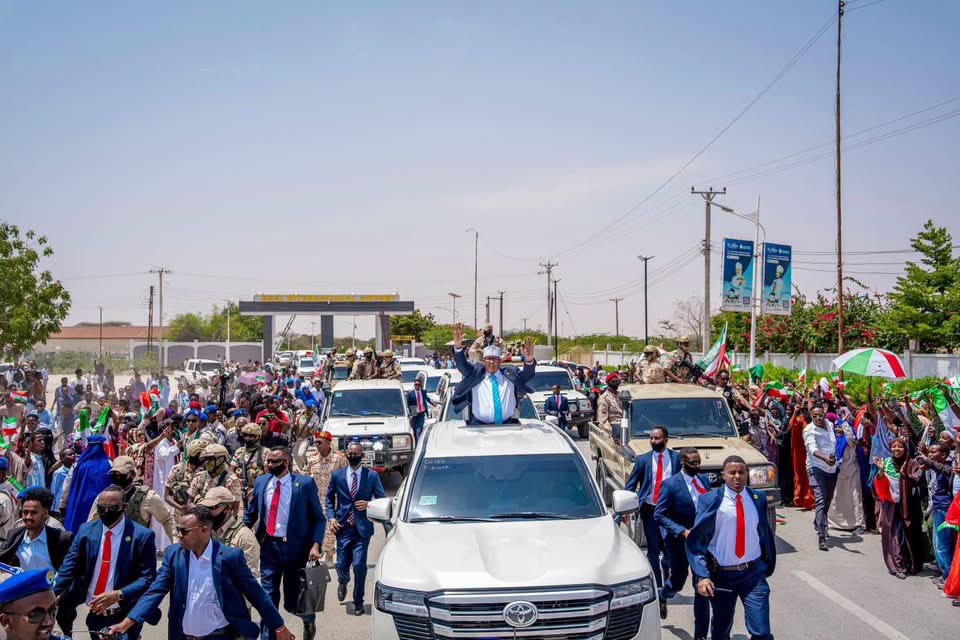 Ismail_Shirwac's tweet photo. President Cirro's hero's welcome upon his return from Israel reflects the desire of Somaliland's six million Muslim citizens to build friendship and cooperation with Israel. 

This is a relationship driven by the will of the people.

Shalom ✌️ https://t.co/hOmZBAKIwq