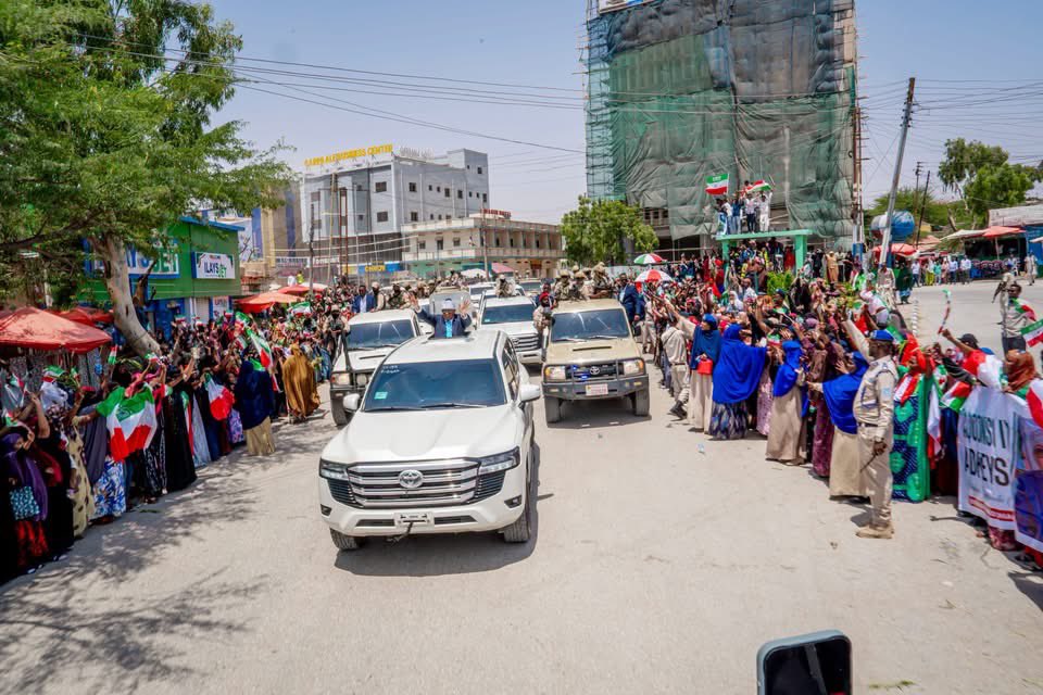 Ismail_Shirwac's tweet photo. President Cirro's hero's welcome upon his return from Israel reflects the desire of Somaliland's six million Muslim citizens to build friendship and cooperation with Israel. 

This is a relationship driven by the will of the people.

Shalom ✌️ https://t.co/hOmZBAKIwq