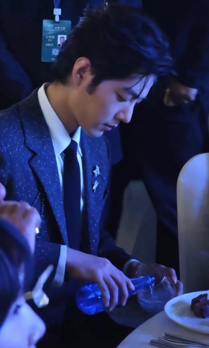 Love at first sight at the party cr 洛希极限-BX