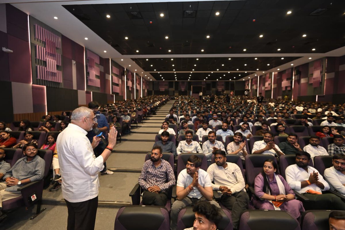 BJP4Gujarat's tweet photo. નવી પેઢીના નવા વિચારો, 'વિકસિત ભારત'નો મજબૂત પાયો! 

પ્રદેશ અધ્યક્ષ શ્રી @iJagdishBJP એ આજે વડોદરાની પારુલ યુનિવર્સિટી ખાતે આયોજિત 'વિકસિત ભારત આંત્રપ્રિન્યોર સમિટ'માં વિદ્યાર્થીઓ અને યુવા ઉદ્યોગ સાહસિકો સાથે સંવાદ કર્યો.

આ પ્રસંગે પ્રદેશ મહામંત્રી શ્રી @Hitendrasinhbjp , પ્રદેશ ઉપાધ્યક્ષ શ્રી રસિકભાઈ પ્રજાપતિ, સાંસદ અને યુવા મોરચાના પ્રદેશ પ્રમુખ @drhemangjoshimp , જિલ્લા પ્રમુખ ડૉ.બી જે બ્રહ્મભટ્ટ, પ્રભારી @DrRutvij સહિત વિદ્યાર્થીઓ અને યુવા ઉદ્યોગ સાહસિકો ઉપસ્થિત રહ્યાં.