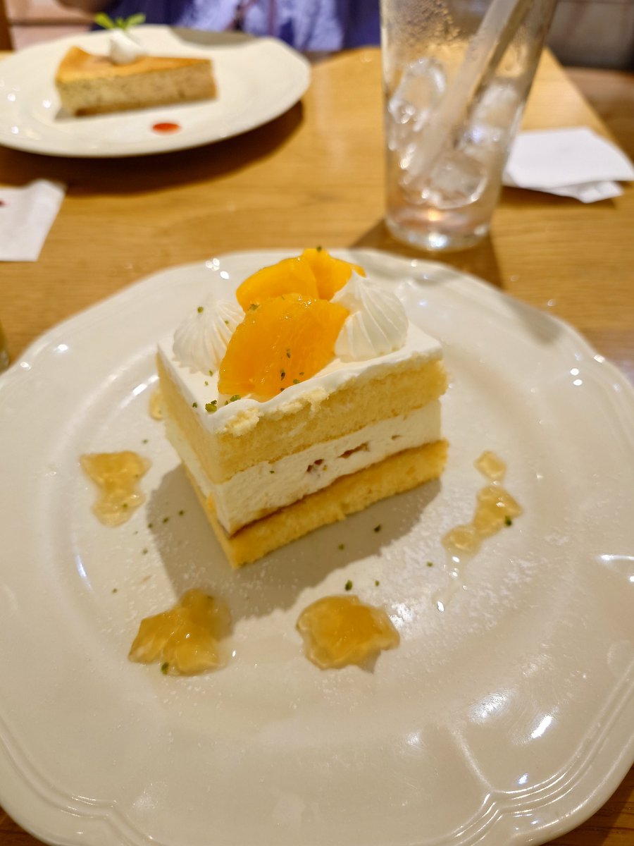 KONSOME_PTC's tweet photo. トマトパスタ（パン付き）
オレンジとカシスのティーソーダ

メロンとレモンハーバルティーのクリームソーダ

オレンジとジャスミンティーゼリーのショートケーキ

#いちか食  #こっちみてひなたん  #かしみや朝ごはん  #めしてむ https://t.co/m82NmcZZhc