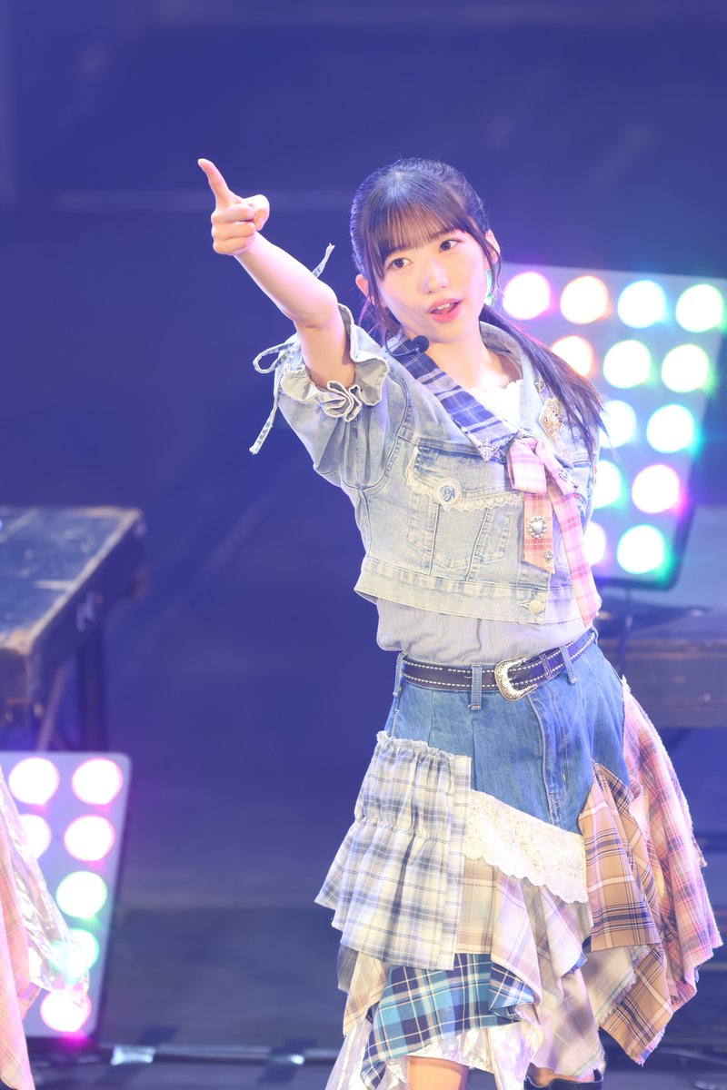 three_base's tweet photo. 早﨑すずきさん⑭
「結成3周年記念　僕が観たかった『青空野外』ライブ2026」河口湖ステラシアター
光の射す方へ！！
#僕が見たかった青空
#僕青撮影部
#早﨑すずき https://t.co/mYWpRWS2Fv