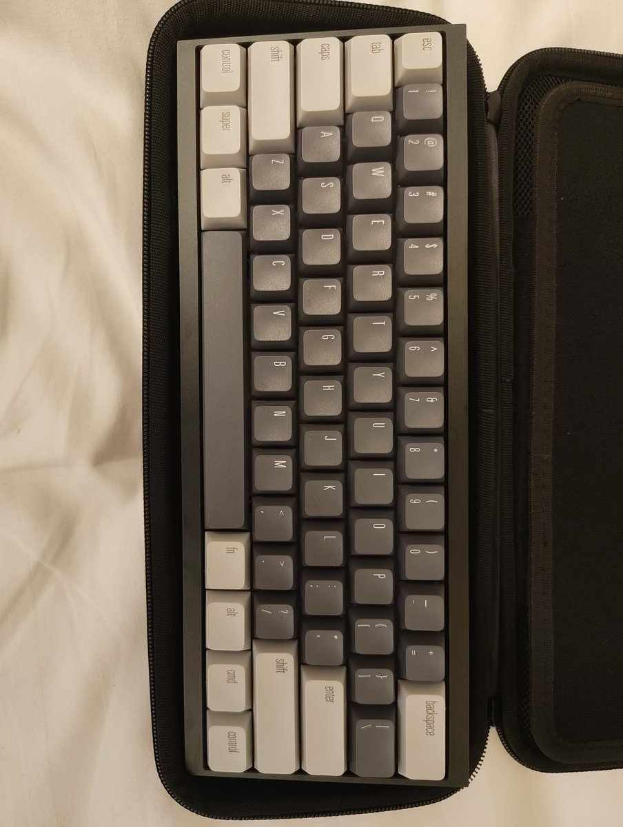 Azusawa_K's tweet photo. マッピングできてないけど社用キーボードできた https://t.co/hbZpdGQzWT