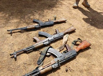 VoixPlateau's tweet photo. #MALI 🇲🇱: Fin de cavale pour ce groupe terroriste surpris avec des drones et des motos piégées. Mains levées, ils se rendent. Après des mois de traque, le scénario est toujours le même : la fuite, puis la reddition. La fin du film pour ceux qui pensaient pouvoir semer la terreur https://t.co/ZNwEMwOwFG