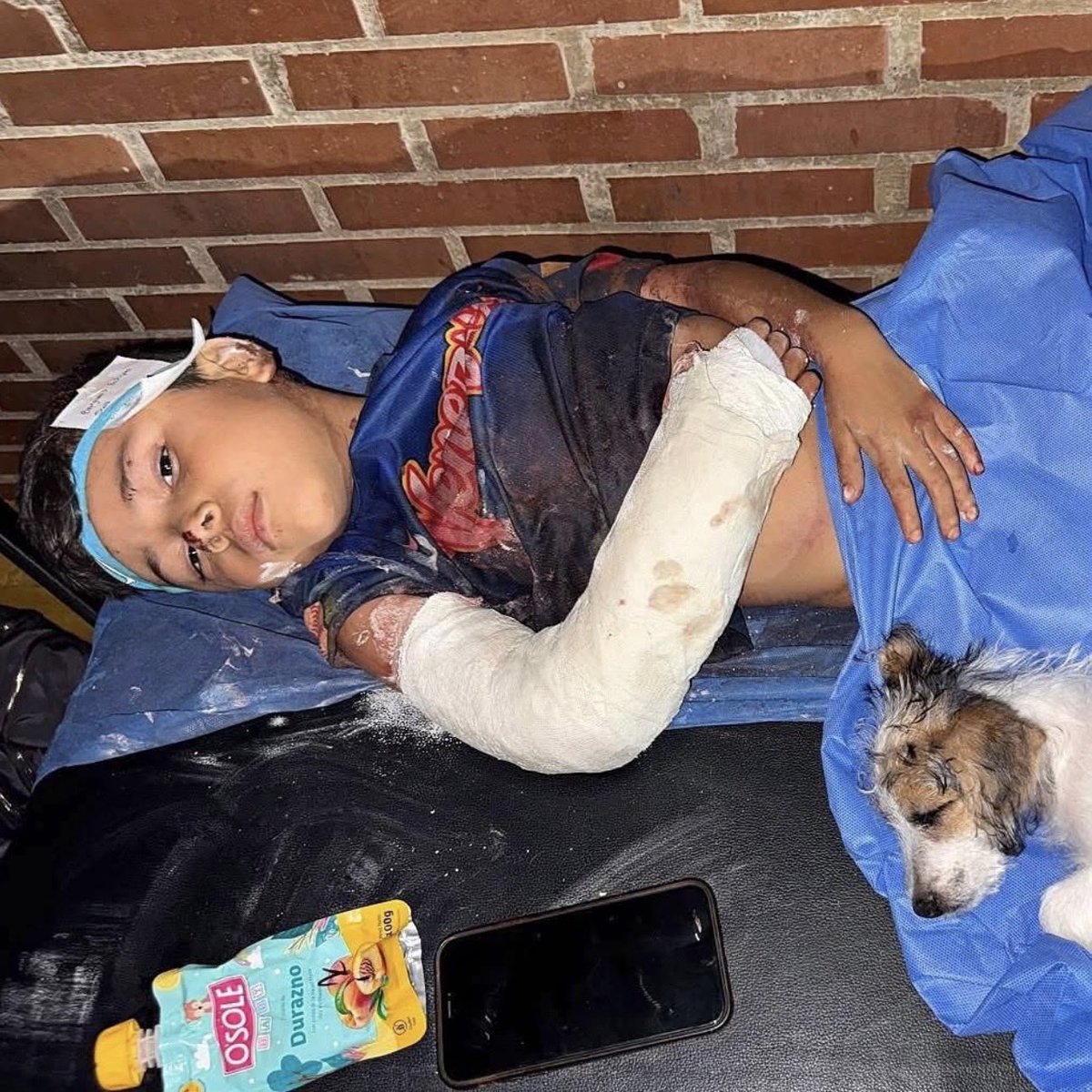 abogadosvenezu1's tweet photo. ¡Pásalo!

RT URGENTE🚨

VENEZUELA🇻🇪LA GUAIRA

EL NIÑO BENJAMÍN PETRICA👇
es de Caracas su
MAMÁ se llama
NIORKA
para NOTIFICARLE que el niño está estable en el
HOSPITAL 🏥 PERIFÉRICO de PARIATA

FAVOR DIFUNDIR
GRACIAS https://t.co/Gmzs1KcCbR