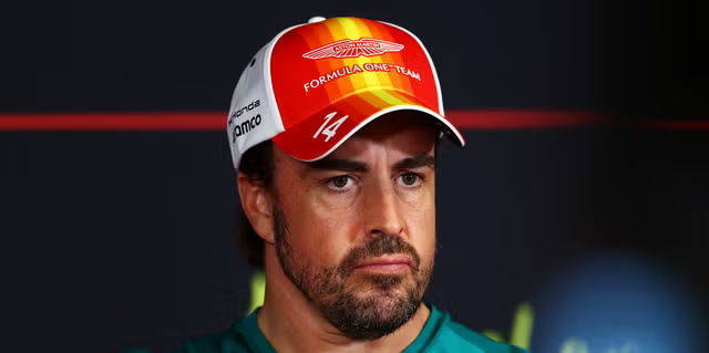 Nachez98's tweet photo. 🚨 ÚLTIMA HORA 🚨

💥 Fernando Alonso se muestra FIEL a Aston Martin y SE CANSA de las bromas

🤝 "Mi compromiso con Aston Martin está más allá de mi momento como piloto, creo en este proyecto, tenemos a las personas correctas, tenemos a lo mejor de lo mejor"

😬 "Somos un blanco fácil porque estamos detrás y hay muchas bromas y chistes en las redes. Hemos sido MUY MALTRATADOS por el mundo exterior"

🛠️ "Los problemas se arreglan, es un tema de tiempo. Hay 1000 personas en Aston Martin que trabajan 8 horas diarias para arreglarlo"

👉 "Siempre hay rumores en verano. Creo en el proyecto, confío en mi equipo y estamos en esto juntos"

📰 @JPEIR0 

#F1 #AustrianGP 🇦🇹