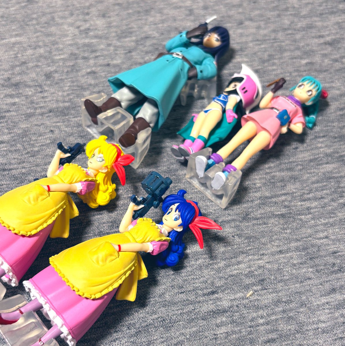 PIXandEVL's tweet photo. DBのガチャ、コンプしたケド青髪ランチさんが武器無しエラーだった。手持ちのジャンクからそれっぽいの持たせてイイ感じになったよ。 https://t.co/W3xXXXRZRV