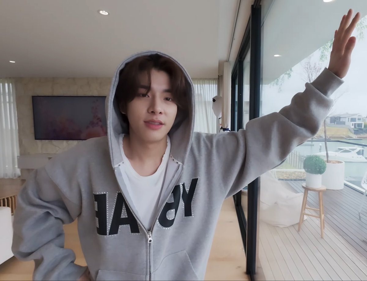 zonxoxa's tweet photo. 오늘밤 누나를 가지겟어 https://t.co/prDwboNbaV