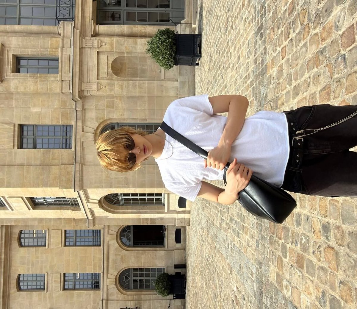 teenboooi's tweet photo. teenboi jorts season in paris https://t.co/JAFcHsqBfH