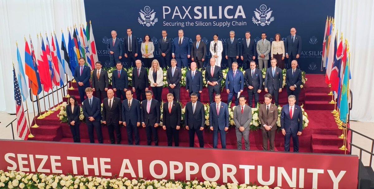 Manuel_Tovar_R's tweet photo. Costa Rica se suma a #PaxSilica, una iniciativa estratégica para fortalecer cadenas de suministro seguras y resilientes en inteligencia artificial y semiconductores. 🇨🇷

Más y mejores oportunidades para consolidar el papel del país en las tecnologías que impulsan la economía. https://t.co/TFYEbGNxEM