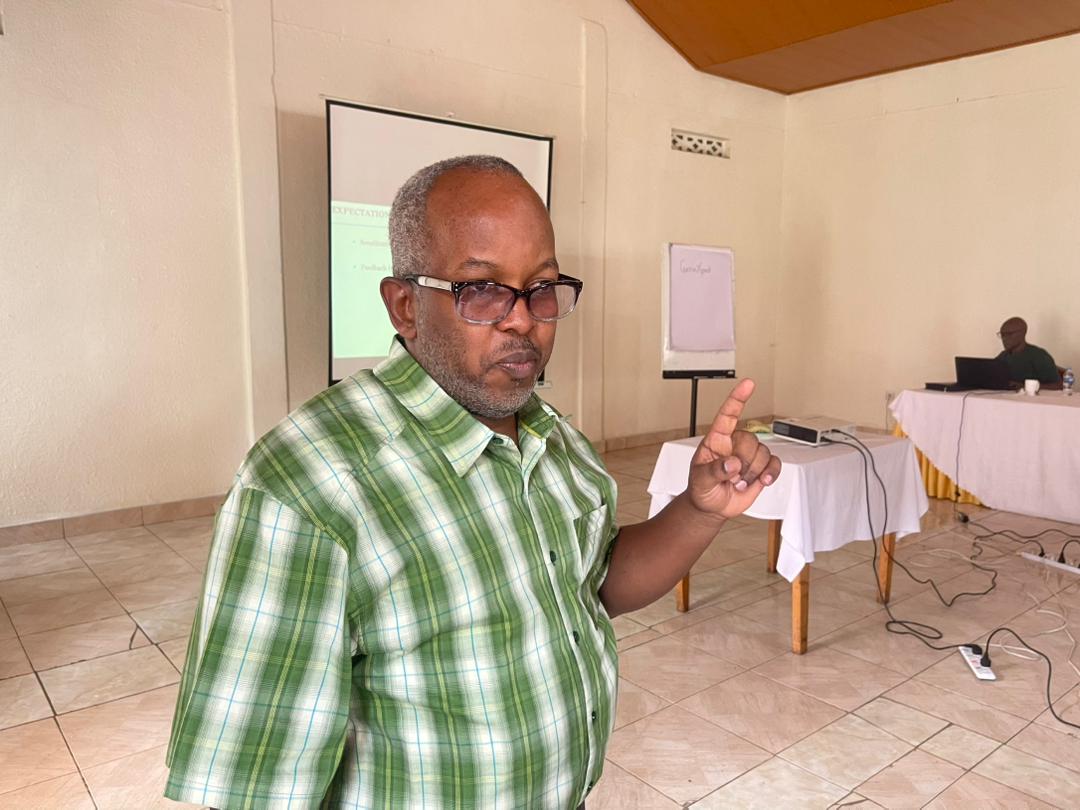 PrudenceKwizer1's tweet photo. "Burya #Igituntu ntikigarukira mu bihaha gusa; gishobora no kwibasira imyanya ndangagitsina."
Dr. Yves Habimana Mucyo ukuriye ishami ryo kurwanya igituntu muri @RBCRwanda, avuga ko kwisuzumisha kare, cyane cyane nyuma yo gukorora ibyumweru birenga bibiri, ari ingenzi. https://t.co/vLZxo3gZcE