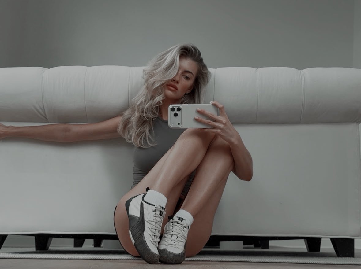 YAN0SDOLERA's tweet photo. ᅠ
ᅠ
                   𓈀  𝖲𝖤 𝖡𝖴𝖲𝖢𝖠 ⦂ 
⠀⠀      naia láncara, 24 años.
⠀⠀      + info ⤹ ⤹ en el thread
⠀⠀      ¿rt, por favor? ¡gracias!
         ─────────────

ᅠ https://t.co/sw7yaTdrfN