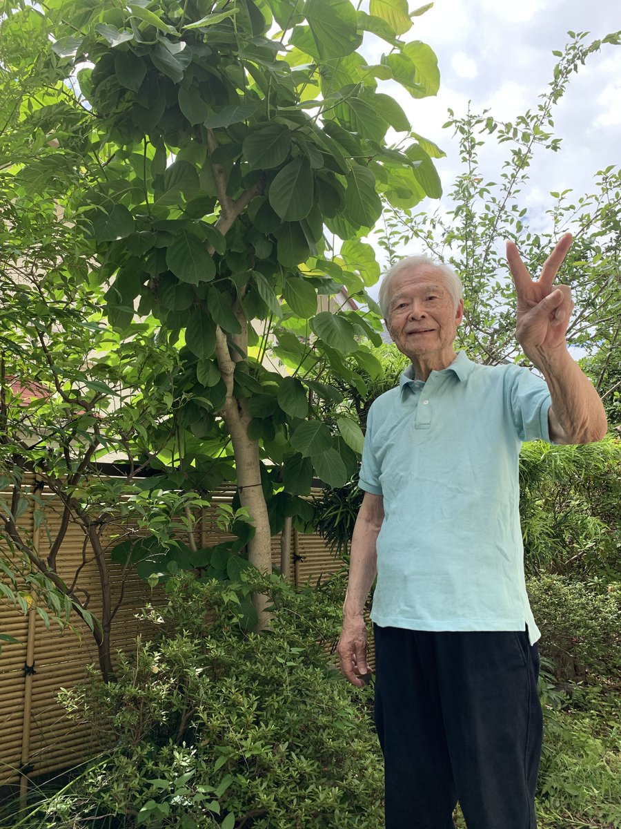 AZUMAINTERNATIO's tweet photo. 拙著短歌集より

しっかりと　自分を持って  この時代

生きねば空気に

押し流されん😊

２０２６．６．１９ https://t.co/Wb24B2Pjwg