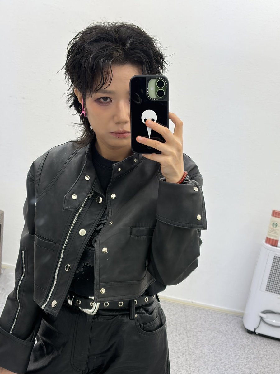grassdance96's tweet photo. Yun Min and Yen should have a matching outfit performance together. https://t.co/HApoU8u3fT