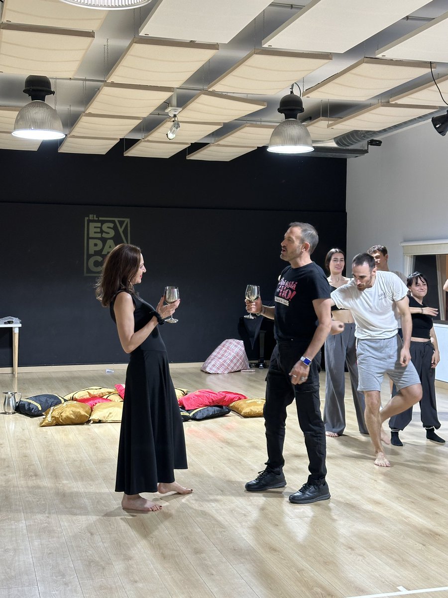 Festival_Merida's tweet photo. Después de #LasTroyanas, será ‘Cleopatra Enamorada, el Musical’ el montaje llegará la extensión de #MeridaenMadrid en @TeatroLaLatina 🎶

Hoy nos hemos colado en sus ensayos 👇 #Merida72 https://t.co/6kEwOhtOyx