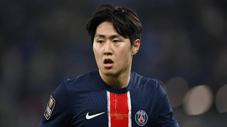 Ekremkonur's tweet photo. 🚨#PSG 25‑year‑old South Korean attacking midfielder Kang‑in Lee is unhappy with his playing time and wants to leave Paris Saint‑Germain this summer.

🔥 He has been linked with Atlético Madrid for months, while Juventus also have him on their shortlist. The Italian club see Lee as an alternative target after difficulties in signing Brahim Díaz from Real Madrid.

💰 PSG are asking around €35M for Lee.