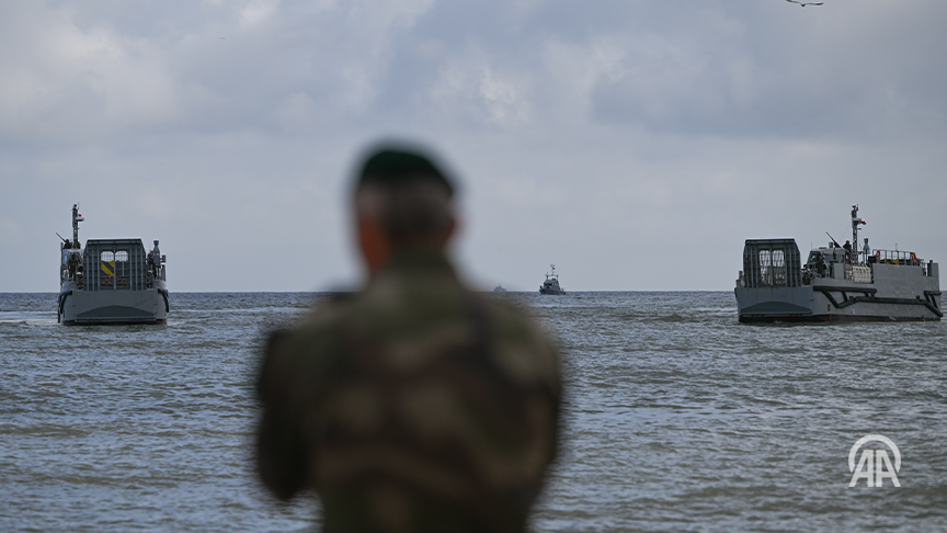 RT by @mikenov: RT by @mikenov: 🇫🇷🇷🇺 French President Emmanuel Macron says navy intercepted suspected Russian shadow fleet tanker off Sicily ⚓ Macron says vessel was boarded over ‘violation of maritime law,’ warns Europe will ‘continue all necessary efforts to increase the cost of the war for Russia’ https://v.aa.com.tr/3977742