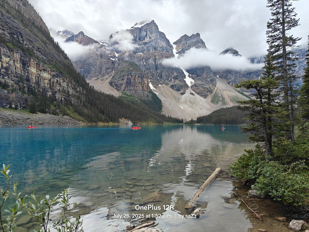 Sajal_1987's tweet photo. Pure alpine perfection at Lake Louise and Moraine Lake. The vibrant turquoise water and towering peaks are completely breathtaking! 🏔️✨ 

#Banff #LakeLouise #MoraineLake #Rockies https://t.co/pXujI38lQd