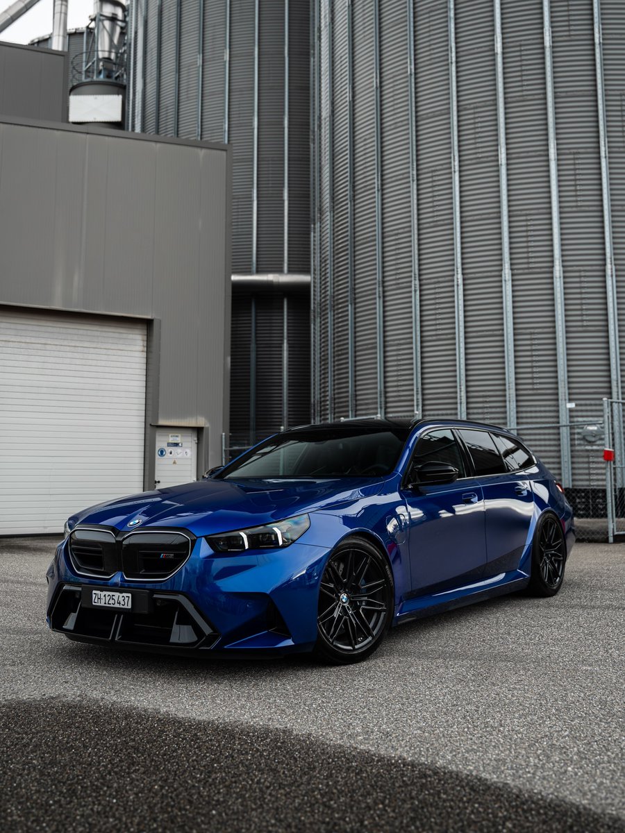 ApexDistrictX's tweet photo. San Marino blue on the M5 Touring https://t.co/k5PcYjZuAq