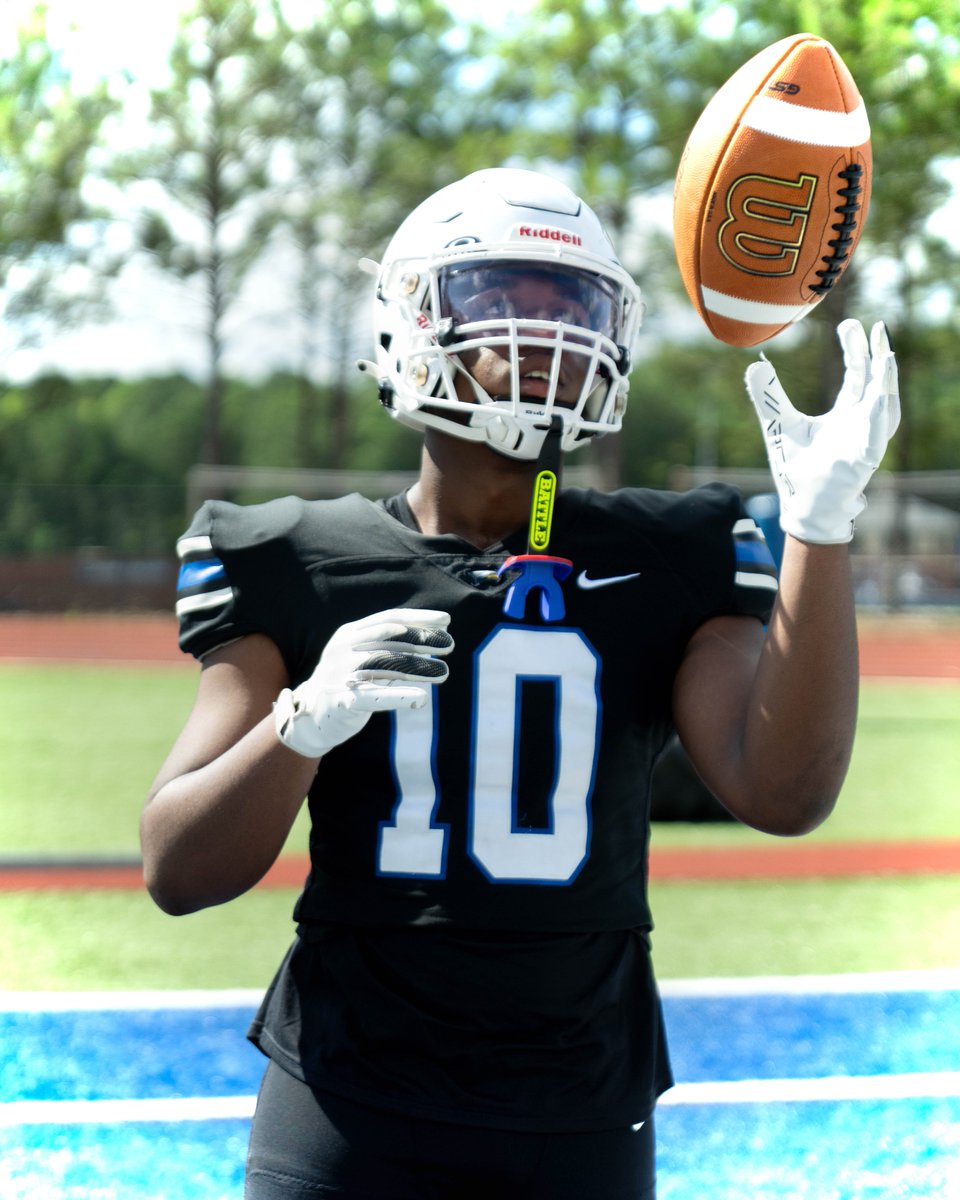 MPCAthletics's tweet photo. Uni reveal with #MPCFootball. Thank you @BSNSPORTS @Nike.
#57DAYS | #MPCWAY https://t.co/yACByf0bsd