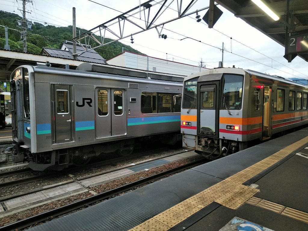 kanan_f's tweet photo. 南小谷駅で乗り換えるなどしながら、小谷村をあとにしたのでした…　いや～一時は雨とか言ってたけどそこまで大変な雨でなくてよかった～～～！ https://t.co/7VIHxl398P