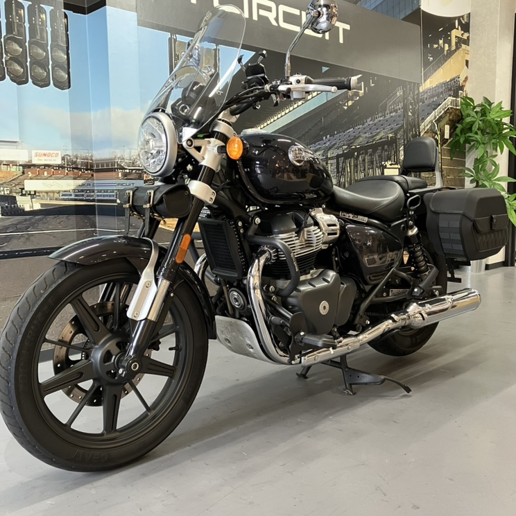 naps_tokai's tweet photo. #ナップス春日井店 です💁‍♀️

#RoyalEnfield #SuperMeteor650
サイドパニアの交換ご依頼いただきました✨

純正のサイドパニアから、
#SWMOTECH のサイドケースに交換🔧

#ﾚｼﾞｪﾝﾄﾞｷﾞｱ シリーズでクラシカルに、
日常使いもできるタフな素材で😎

車種専用のアタッチメントですっきり装着可能🥰 https://t.co/tmPdBzVx1E
