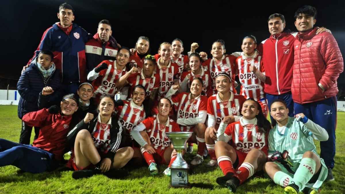 Radio_RitmoSF's tweet photo. #LigaSantafesina 
Unión, campeón del torneo Apertura "Jésica López" https://t.co/pYq5rjV20P https://t.co/XDapGseNNW