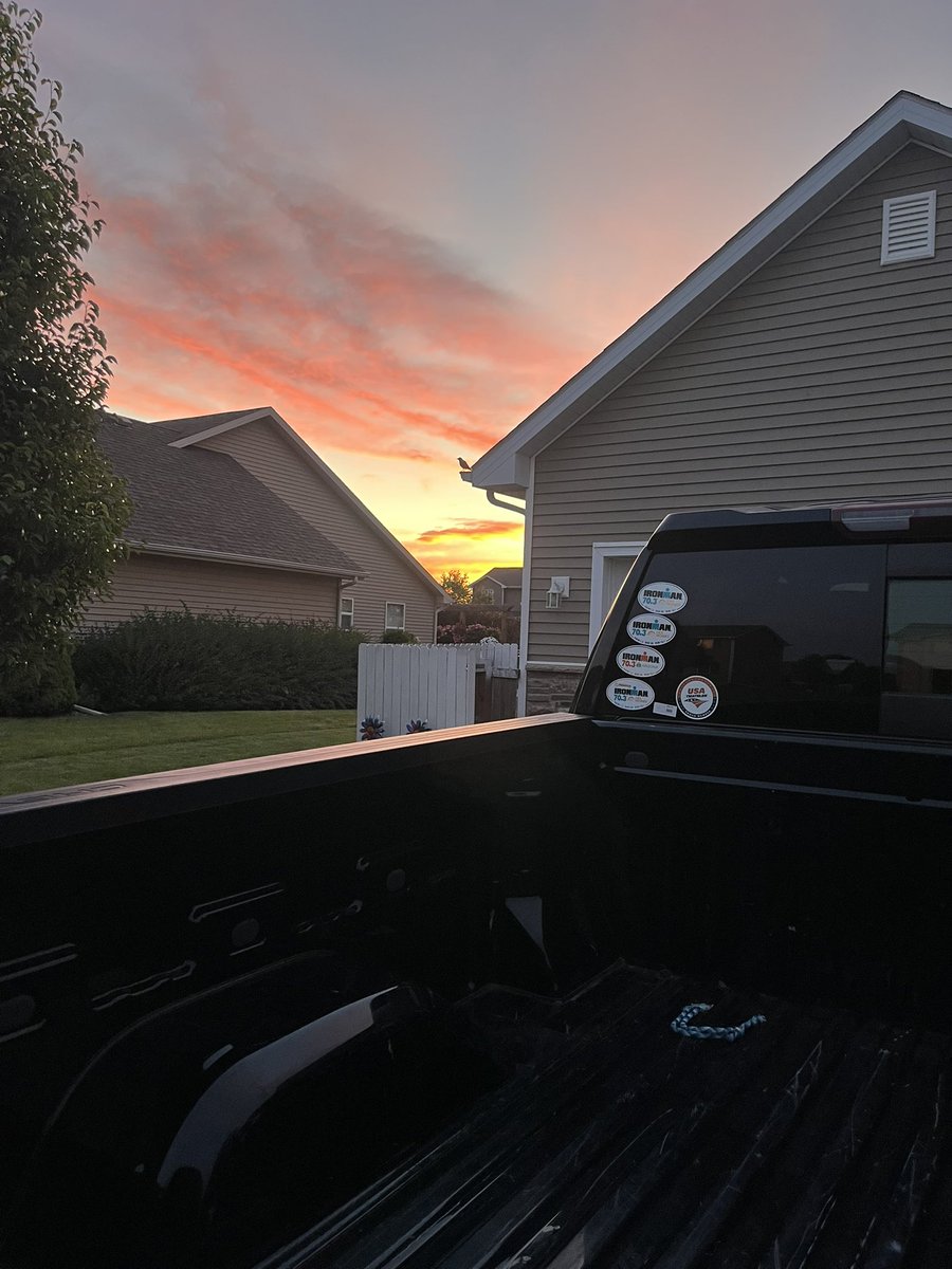 bigmattpaulsen's tweet photo. Hello Thursday! Beautiful morning weather! God showing off again! Planned for a 2 run day. I got a couple miles this morning and planning for a couple more later. Busy day at work so we shall see! Have a great day all! #justkeepmoving #inspire #missbella #thisis61 #brooksrunning https://t.co/ziWVYalPf2