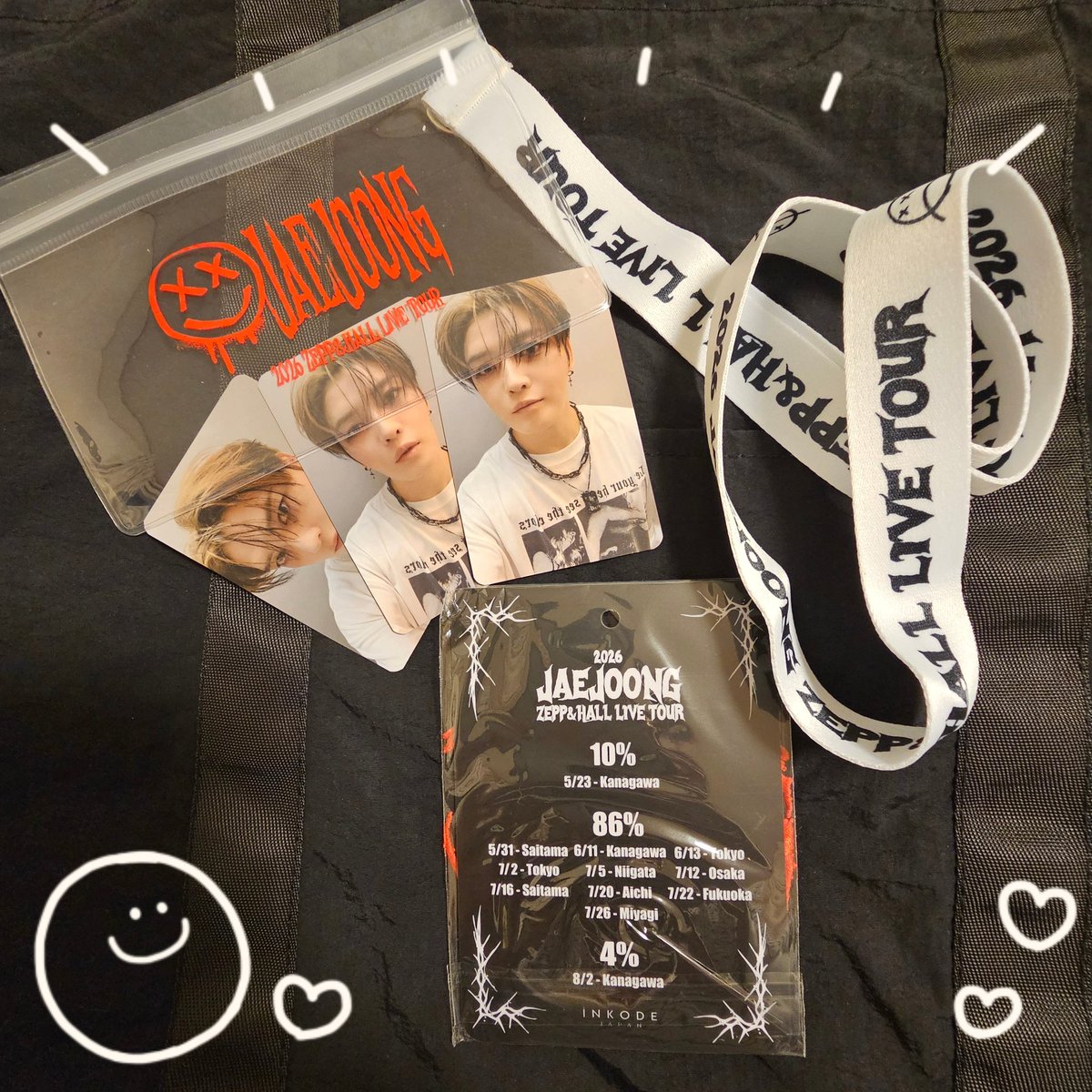 ELovjae's tweet photo. アプグレ特典が無事に届きました
可愛い😍10%86%4%全公演記載されてるのも記念になって嬉しいし
微妙にネックホルダーの捻れが気になるんだけど😂両面ちゃんとTOURプリントされてるから大丈夫🙆‍♀️
あっという間に後半戦！めちゃめちゃ楽しみ❤️‍🔥
ｲｴｰ٩( ᐛ )( ᐖ )۶-ｲ
@iNKODE_JP 
@bornfreeonekiss https://t.co/jSYNvU8Uut