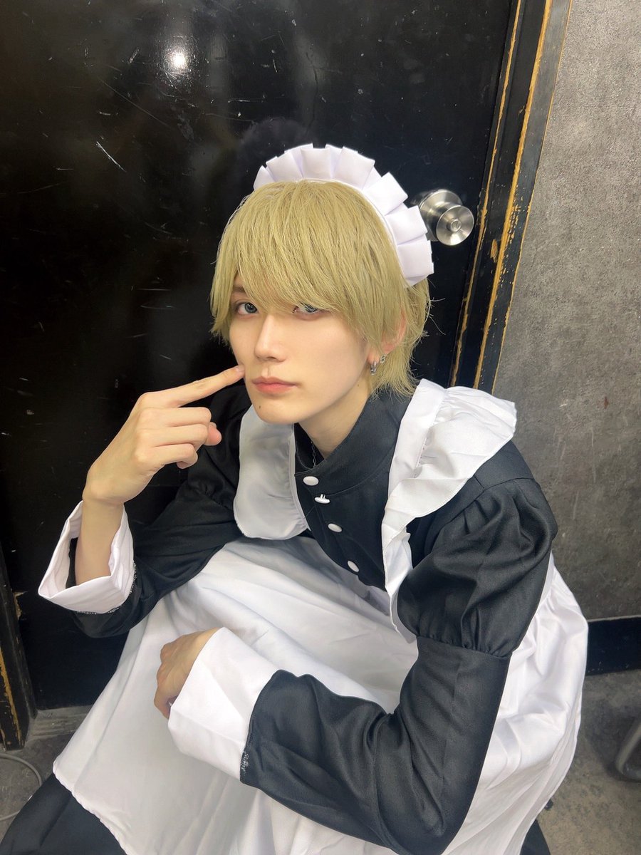 asato_candol's tweet photo. 187cmのメイドいた https://t.co/x0JCNy10lH