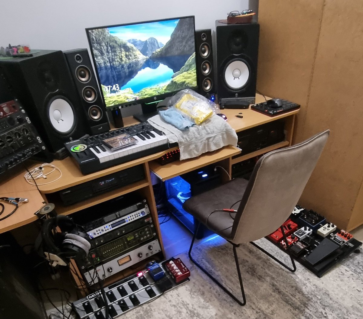 Vatomicamusic2's tweet photo. Working time.... https://t.co/Y7iIX9wD4b
