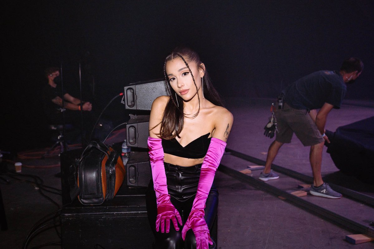 dandelionzonex's tweet photo. 💕🖤💕 https://t.co/MmmriuV8Wb