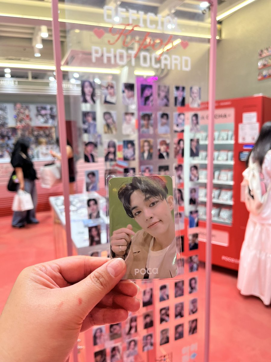 deynosaur17's tweet photo. During the Poca Spot SVT Photocard Event, I randomly pulled S.Coups! 🍀 Considering there were 13 members and the photocard was completely random from so many albums, what were the odds of pulling him? It feels so unreal that I got him! 😭💕 https://t.co/GFhfZg1LAT