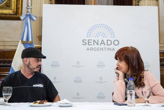 abrilcba_'s tweet photo. Nacho Levy con la jefa. Si es golpeador, maltratador y delincuente tiene foto con Cristina. https://t.co/9VaCgbdec4