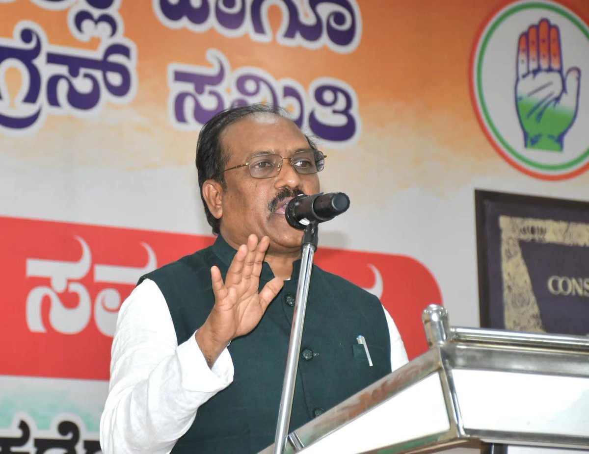 MLAAbbayyaHD72's tweet photo. ಹುಬ್ಬಳ್ಳಿಯ ಡಾ. ಬಾಬು ಜಗಜೀವನ್‌ ರಾಮ್‌ ಸಮುದಾಯ ಭವನದಲ್ಲಿ ಹುಬ್ಬಳ್ಳಿ-ಧಾರವಾಡ ಮಹಾನಗರ ಜಿಲ್ಲಾ ಕಾಂಗ್ರೆಸ್‌ ಹಾಗೂ ಧಾರವಾಡ ಗ್ರಾಮೀಣ ಜಿಲ್ಲಾ ಕಾಂಗ್ರೆಸ್‌ ವತಿಯಿಂದ  ಹಮ್ಮಿಕೊಂಡಿದ್ದ ಬೆಳಗಾವಿ ವಿಭಾಗ ಮಟ್ಟದ ಎಸ್‌ಐಆರ್‌ ಜನಜಾಗೃತಿ ಸಮಾವೇಶದಲ್ಲಿ ಕೆಪಿಸಿಸಿಯ ಮಾನ್ಯ ಅಧ್ಯಕ್ಷರಾದ ಶ್ರೀ @HariprasadBK2 ಅವರೊಂದಿಗೆ ಭಾಗವಹಿಸಲಾಯಿತು. https://t.co/7cIPusURPR